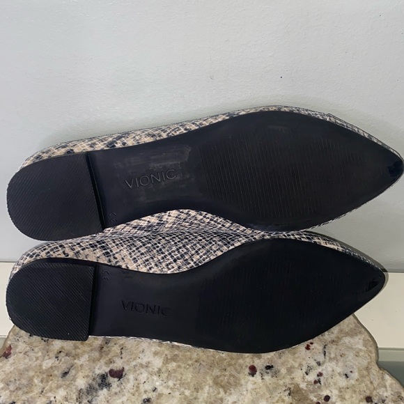 Vionic Caballo Natural Leather Snake Skin Slip
On Pointed Toe Ballet Flats Sz 8 - Picture 15 of 16